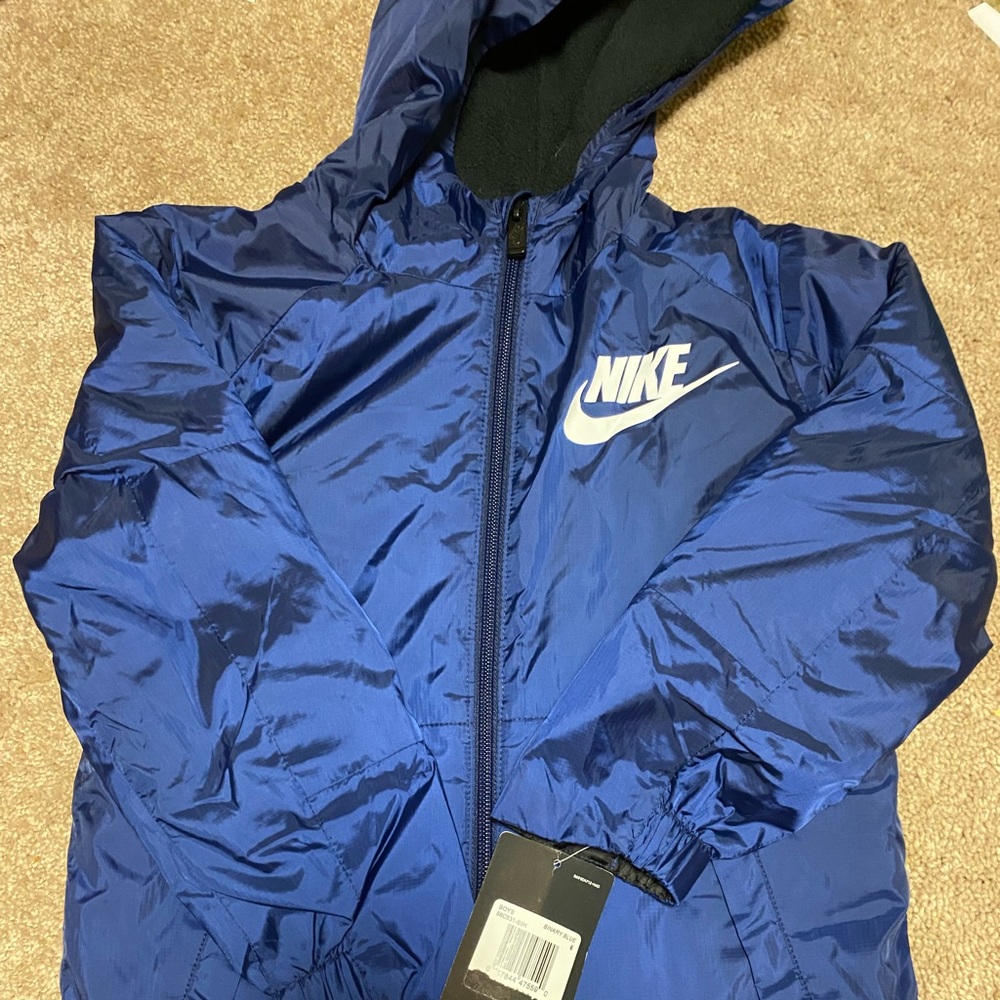 New NIKE BOYS JACKET SIZE 6